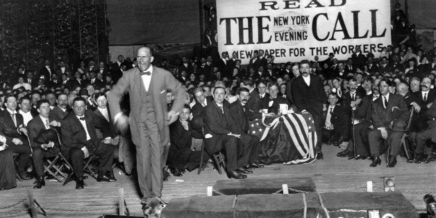 Eugene V. Debs, member of the Socialist Party of the USA and presidential candidate, speaks to members of the worker's union on Aug. 17, 1912, at an unknown location in the USA. (AP Photo) --- Eugene V. Debs, Mitglied der Sozialistischen Partei der USA, haelt als Praesidentschaftskandidat vor der Arbeiter-Gewerkschaft eine Rede, aufgenommen am 17. August 1912. (AP Photo)