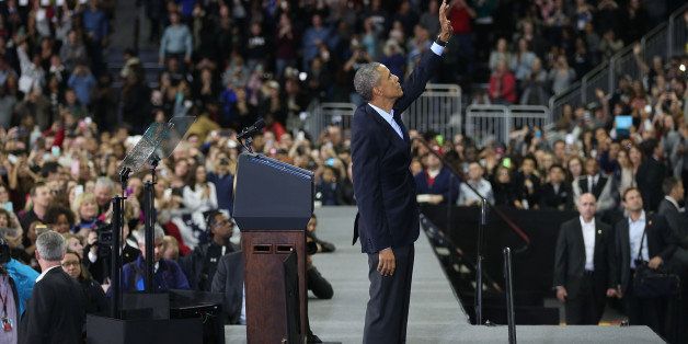 OMAHA, NE - JANUARY 13: U.S. President Barack Obama waves to the crowd after finishing a speech during an event at the University of Nebraska Omaha Baxter Arena on January 13, 2016 in Omaha, Nebraska. The president spoke a day after his last State of the Union speech. (Photo by Joe Raedle/Getty Images)