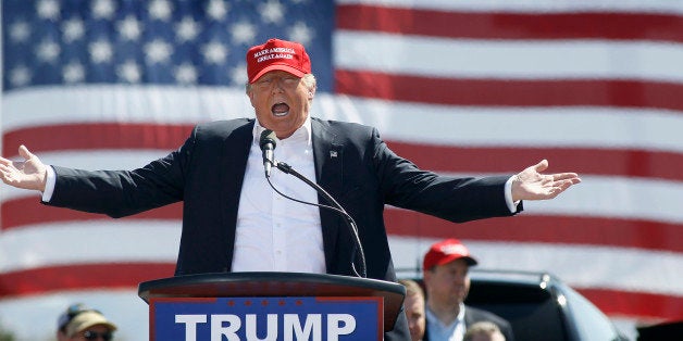 FOUNTAIN HILLS, AZ - MARCH 19: Republican presidential candidate Donald Trump speaks to guest gathered at Fountain Park durin