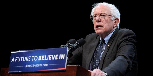 U.S. Democratic presidential candidate Bernie Sanders speaks at a town hall event in Appleton, Wisconsin March 29, 2016. REUTERS/Mark Kauzlarich