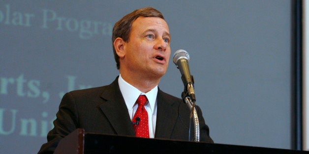 U.S. Supreme Court Chief Justice John Roberts speaks at Northwestern University Law School in Chicago February 1, 2007. REUTERS/John Gress (UNITED STATES)