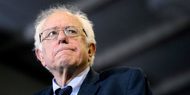 U.S. Democratic presidential candidate and U.S. Senator Bernie Sanders pauses while speaking at a campaign rally in a hockey rink at Monroe Community College in Rochester, New York April 12, 2016. REUTERS/Brian Snyder