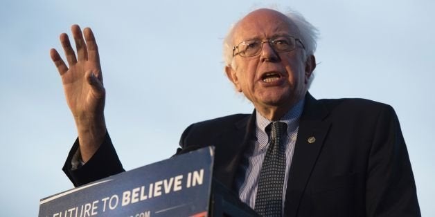 Democratic presidential candidate Bernie Sanders speaks to the crowd gathered April 18, 2016 in New York.
US presidential h