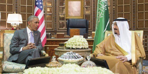 RIYAD, SAUDI ARABIA - APRIL 20: US President Barack Obama (L) meets with Saudi King Salman bin Abdulaziz Al Saud at Erga Palace in Riyadh on April 20, 2016. During his two-day visit, Obama is to attend a Gulf summit. (Photo by Pool / Bandar Algaloud/Anadolu Agency/Getty Images)