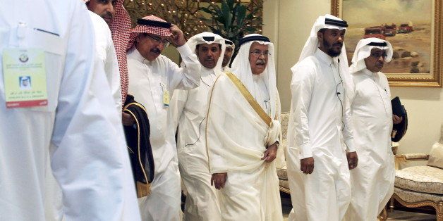 Saudi Arabia's Oil Minister Ali al-Naimi arrives to a meeting between OPEC and non-OPEC oil producers, in Doha, Qatar April 17, 2016. REUTERS/Ibraheem Al Omari