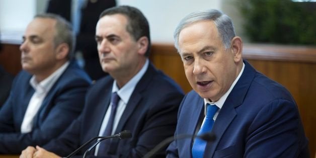 Israeli Prime Minister Benjamin Netanyahu (R) attends the weekly cabinet meeting in his Jerusalem office on May 4, 2016. / AFP / POOL / ABIR SULTAN (Photo credit should read ABIR SULTAN/AFP/Getty Images)