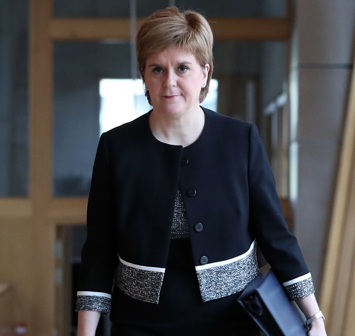 Nicola Sturgeon says her MPs would back a re-run of the Brexit referendum. 
