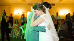 La sorpresa de estos cinco hombres en la boda de su hermana como homenaje a su difunto