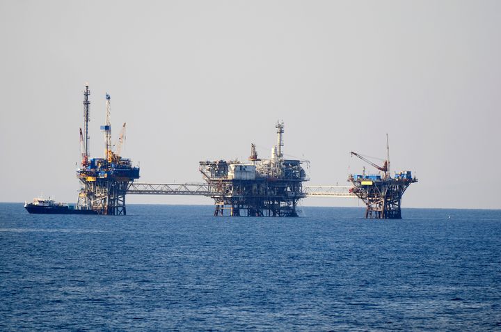 Εξέδρα άντλησης πετρελαίου στη θαλάσσια περιοχή της Καβάλας 