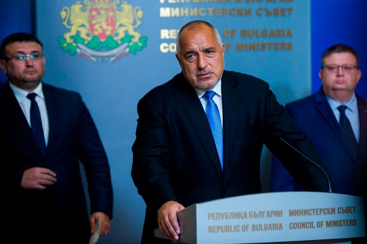 Ο πρωθυπουργός της Βουλγαρίας (κέντρο) στην κοινή συνέντευξη Τύπου με τον υπουργό Εσωτερικών και τον Γενικό Εισαγγελέα της χώρας. 