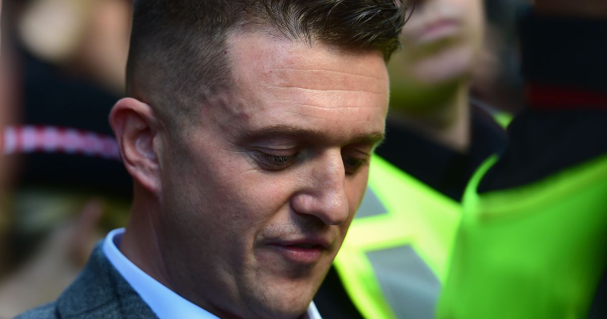 Army Investigates Picture Of Tommy Robinson Posing With Soldiers ...