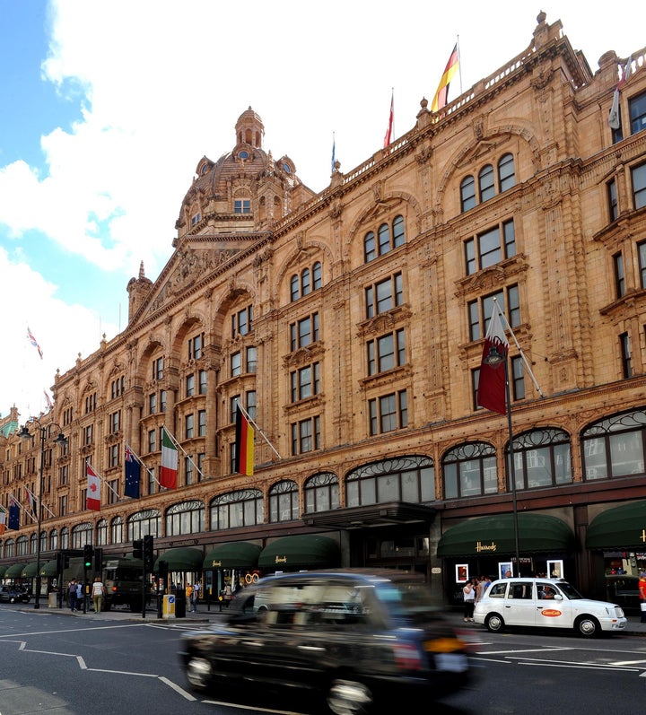 To Harrod's ήταν το δεύτερο σπίτι της πολυέξοδης συζύγου. Μέσα σε μια δεκαετία, ξόδεψε εκεί 11,5 εκατομμύρια λίρες.