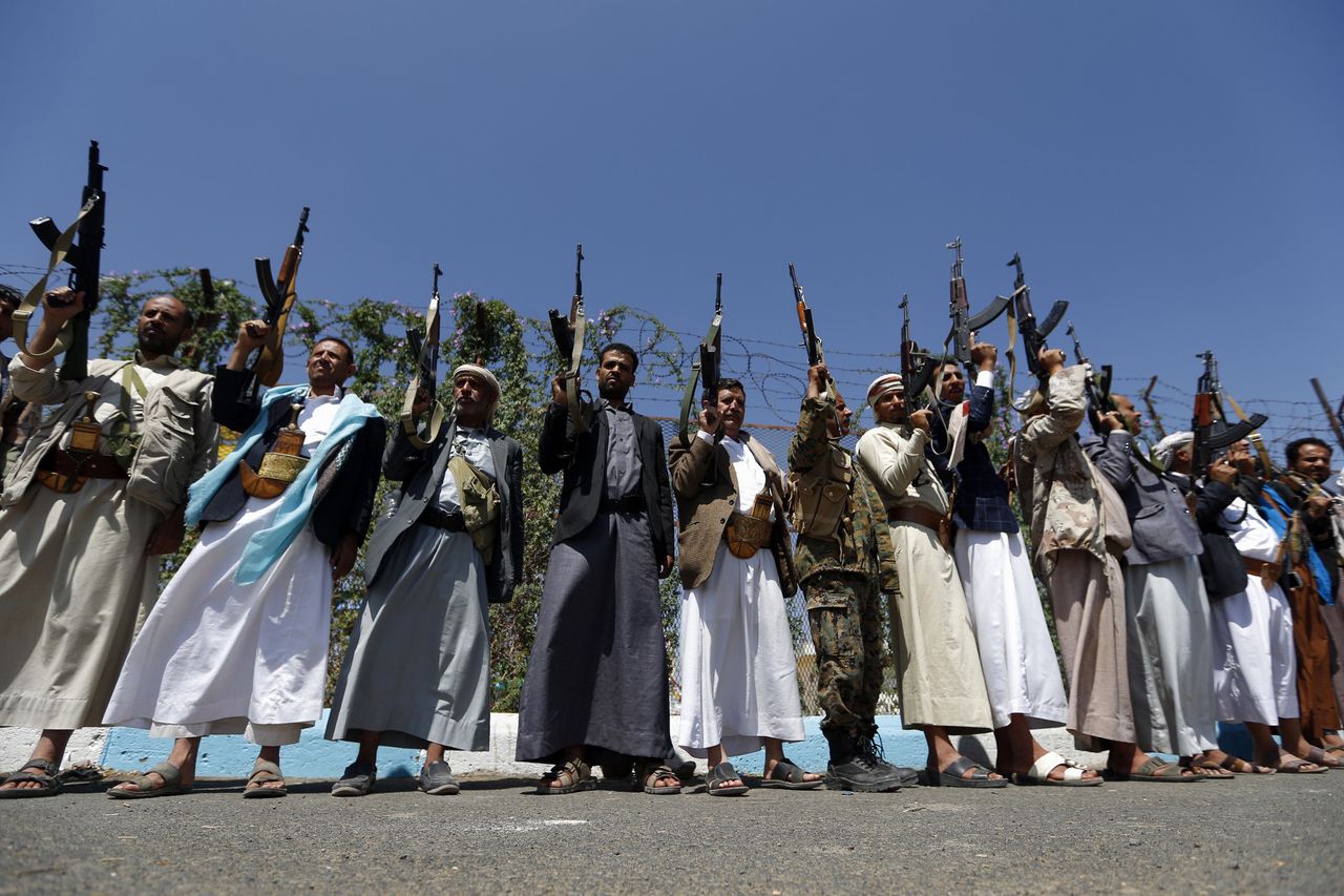 Tribal gunmen loyal to the Huthi movement brandish their weapons during a gathering in Sanaa to show support to the Shiite Huthi militia against the Saudi-led intervention i in the capital Sanaa on September 27, 2018