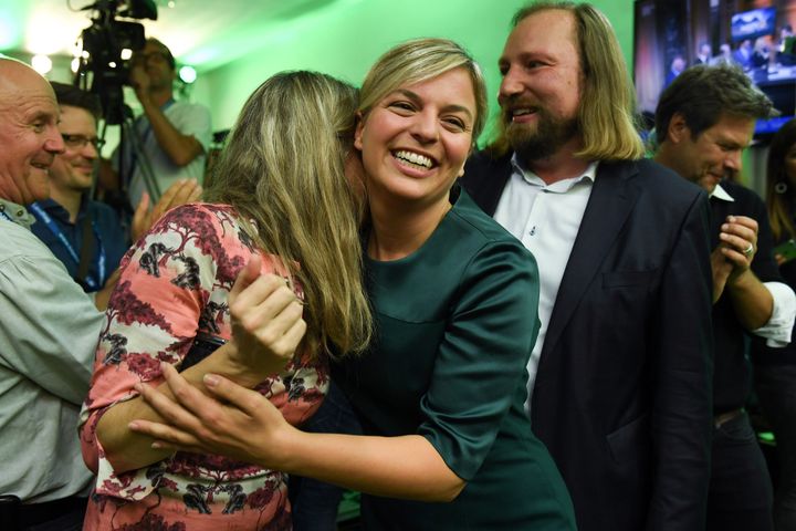 Η Καταρίνε Σουλτσε, πρόσωπο - κλειδί για τους Πράσινους, ενώ πανηγυρίζει για τα αποτελέσματα στη Βαυαρία στις 14 Οκτωβρίου 2018