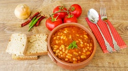 Μεσογειακή ή διεθνή κουζίνα. Τι τρώνε οι Έλληνες που εμπιστεύονται περισσότερο τη μαμά τους για τη διατροφή