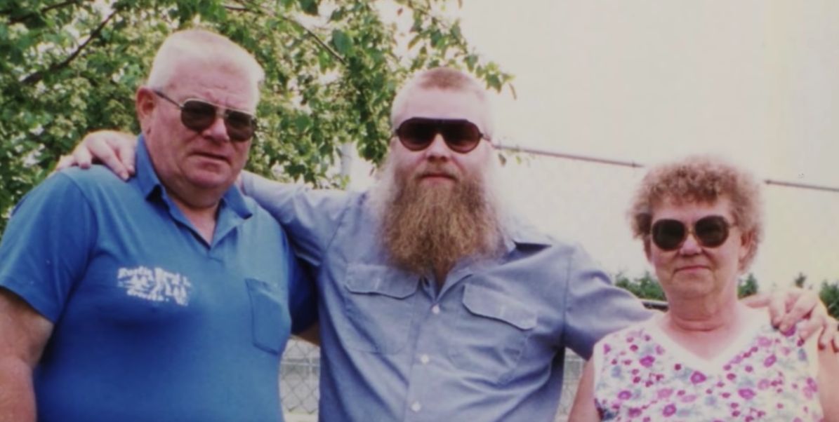 A photograph of Steven and his parents, Allan and Dolores Avery, is shown during the 'Making A Murderer Part 2' trailer
