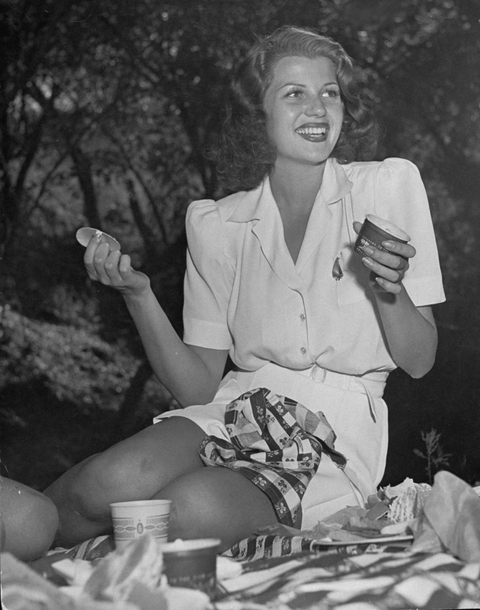 Rita Hayworth S Timeless Old Hollywood Style As Seen In 29 Stunning Photos Huffpost Uk Style