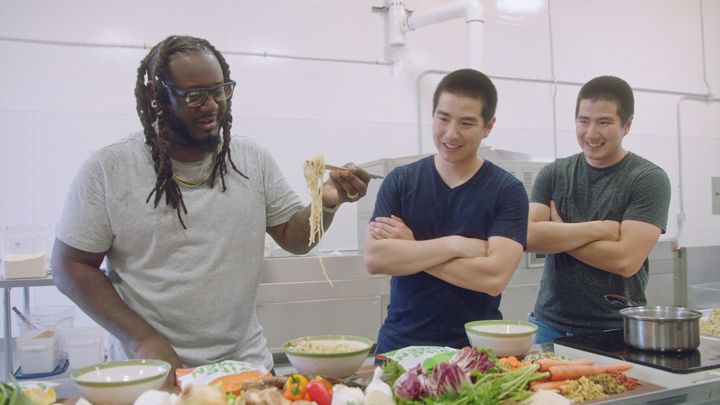 T-Pain tries ramen on his new series, "T-Pain's School of Business," on Fuse TV.