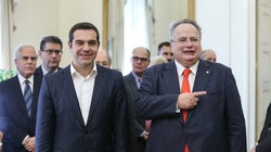 «Αθλιότητες» τα περί απόρρητων δαπανών, η δήλωση Τσίπρα κατά την παράδοση-παραλαβή στο Υπ.Εξωτερικών. Σε πρώτο πλάνο οι εξελίξεις στα Σκόπια