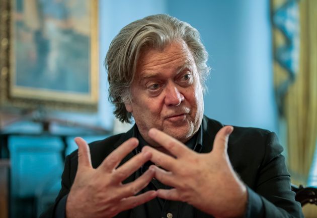 Steve Bannon is still invited to an Edinburgh journalism conference despite a backlash.