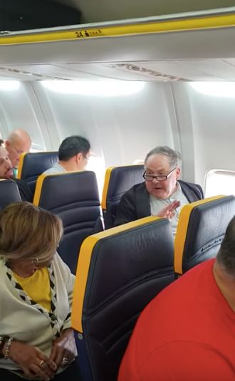 Man Refuses To Sit Next Elderly Black Woman On Ryanair Flight To London ...