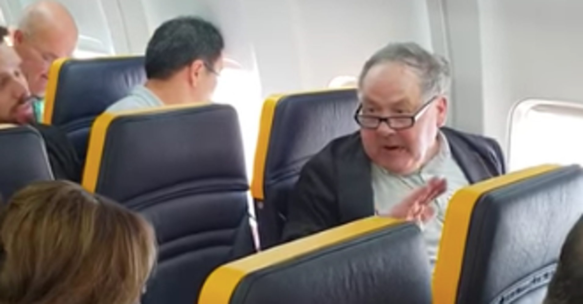 Man Refuses To Sit Next Elderly Black Woman On Ryanair Flight To London Huffpost 5846