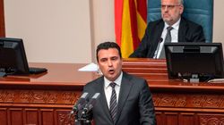 Ξεκινά η διαδικασία αναθεώρησης του Συντάγματος στην πΓΔΜ. Διαγραφές βουλευτών στο κόμμα της αντιπολίτευσης