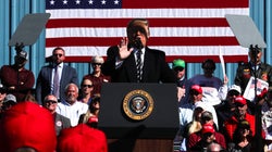 Ο Τραμπ αποσύρει τις ΗΠΑ από την ιστορική συμφωνία Ρίγκαν-Γκορμπατσόφ για τα πυρηνικά όπλα