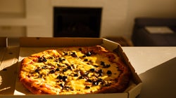 18χρονος αγόρι κάνει 360χλμ για να παραδώσει μια πίτσα σε έναν άγνωστο που το είχε ανάγκη όσο κανείς