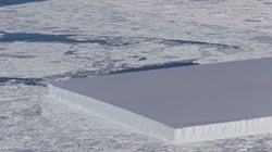 Αλλόκοτο παγόβουνο στην Ανταρκτική: Οι λόγοι του περίεργου σχήματός του