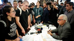 «Εισβολή» στο γραφείο του Γαβρόγλου στο πλαίσιο διαμαρτυρίας μαθητών στο υπουργείο Παιδείας