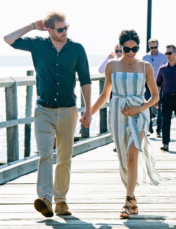 Le duc et la duchesse de Sussex visitent le Kingfisher Bay Resort le 22 octobre 2018 à Fraser Island, en Australie. 