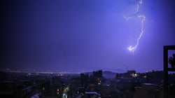 Πάνω από 20.000 κεραυνούς έχει προκαλέσει ο «Ορέστης»