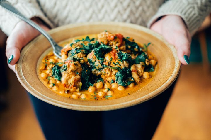Multiple nutritionists suggested curry chickpeas, chicken or fish.