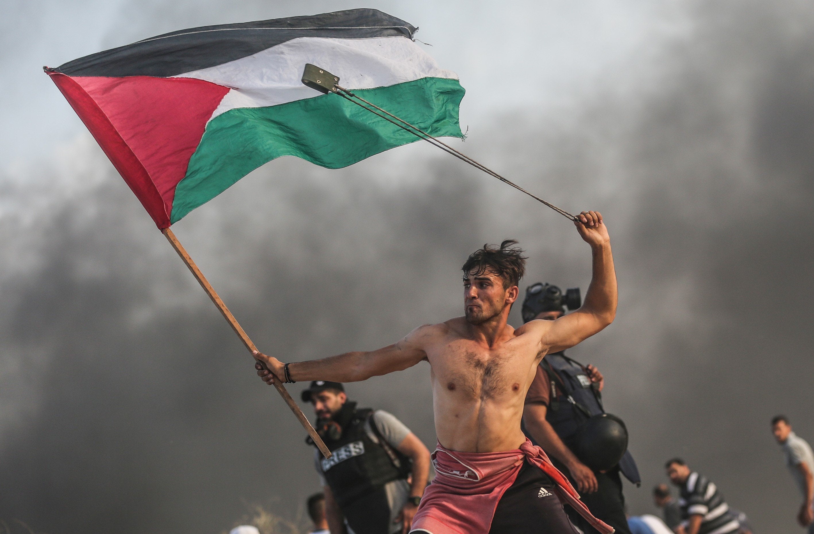 Une photo d'un manifestant palestinien devient virale Une photo d'un manifestant palestinien devient virale