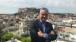 Νίκος Βατόπουλος: Ο ρομαντικός περιηγητής της Αθήνας