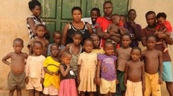 Κι όμως είναι γεγονός. Αυτή η γυναίκα είναι μητέρα 44 παιδιών