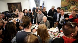 Ντροπιαστικό βίντεο από την «εισβολή» των μαθητών στο υπουργείο Παιδείας: Μαθητής πετάει έξω υψηλόβαθμο αστυνομικό