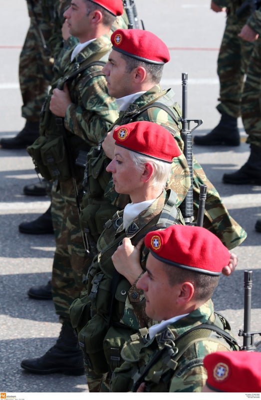 Μέλη των αερομεταφερόμενων Δυνάμεων του Ελληνικού Στρατού 
