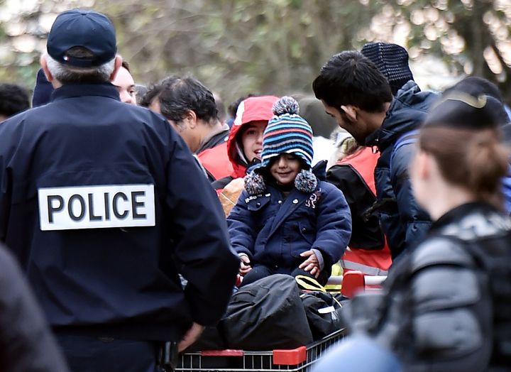 Refugees are evicted from the Grande-Synthe camp in the north of France