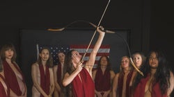 Γυναίκες γδύνονται για τον Τραμπ και του λένε «Grab Them By The Ballot»