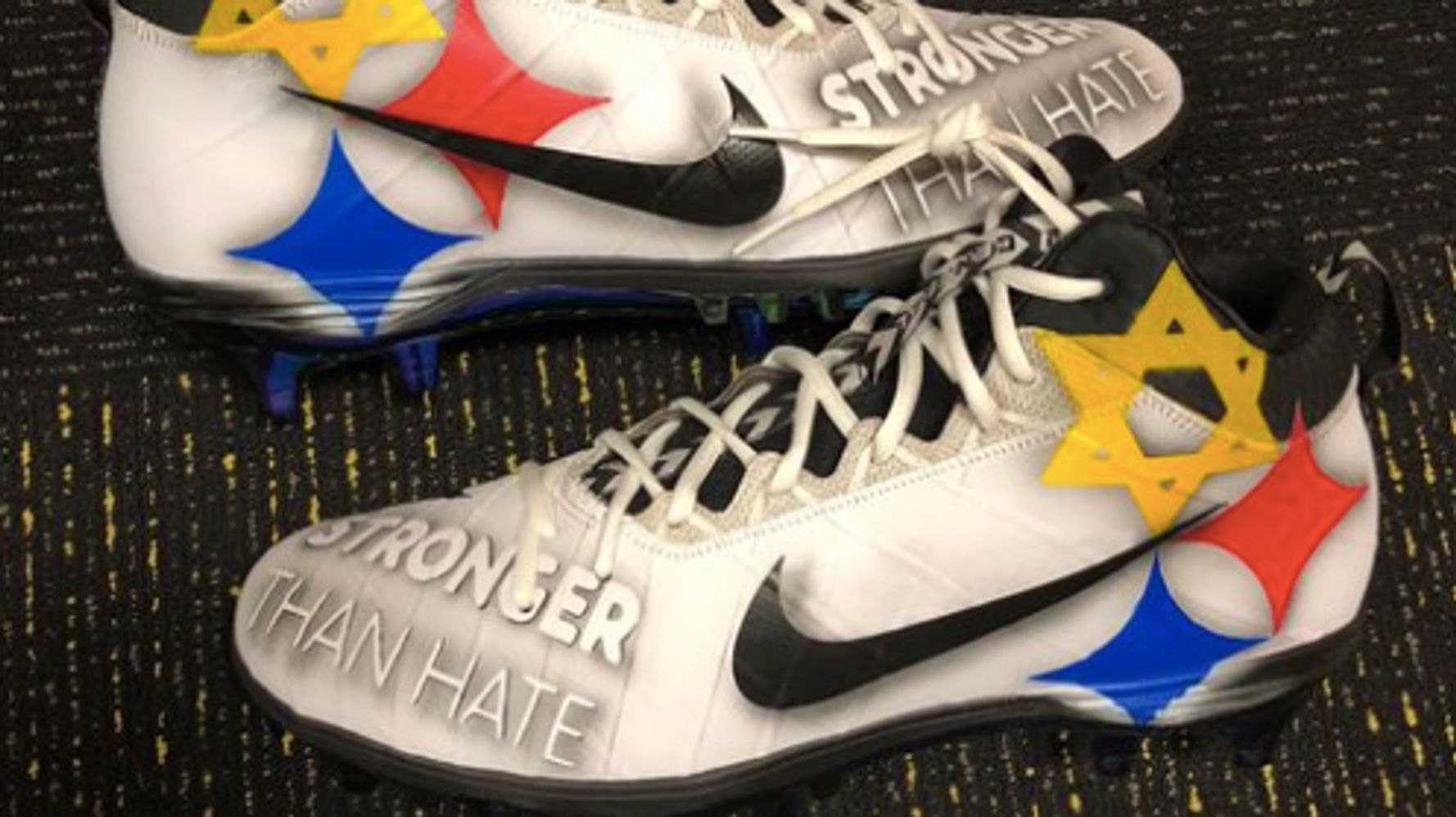 Steelers quarterback cleats honors shooting victims