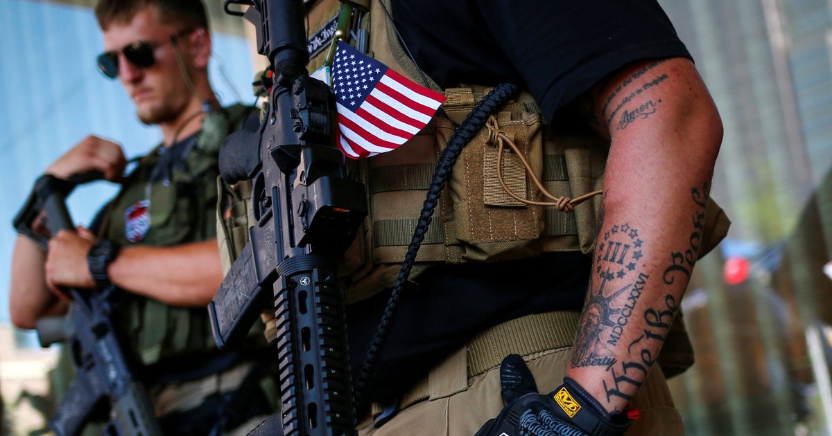 Люди с оружием в сша. Вооруженные люди на протестах в сша. Вооруженные м граждане. Вооруженные м граждане. Вооруженные американцы.