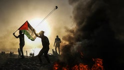 Από την Παλαιστίνη έως τα Εξάρχεια. Ο πετροπόλεμος των διαδηλωτών και τα μέτρα καταστολής διεθνώς