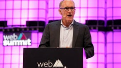 Ο «πατέρας» του Web, Τιμ Μπέρνερς Λι, ζητά παγκόσμιο «κοινωνικό συμβόλαιο» για ένα καλύτερο Ίντερνετ