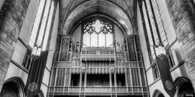 Black and white photo looking down center isle of Rockafeller Cathedral at University of Chicago.