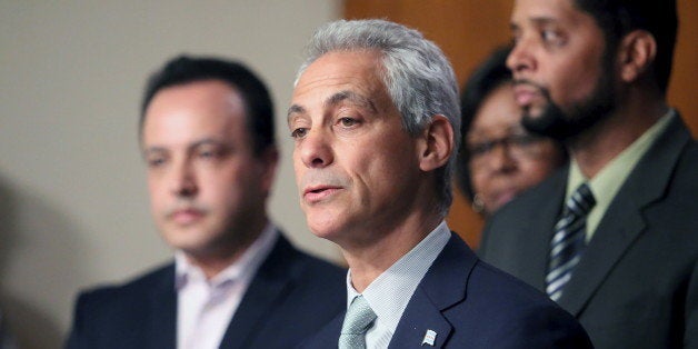 Chicago Mayor Rahm Emanuel holds a news conference in Chicago, Illinois December 30, 2015. Emanuel, under intense pressure following a series of police shootings, announced new strategies that will include equipping all officers with Tasers by June of next year. REUTERS/Alex Wroblewski EDITORIAL USE ONLY. NO RESALES. NO ARCHIVE