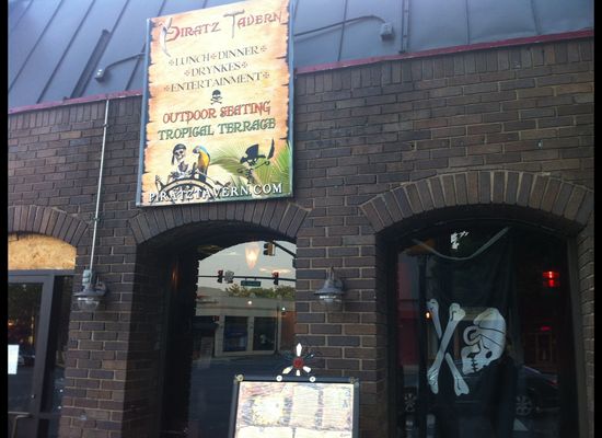 Gå igennem edderkop stabil Piratz Tavern Rejects Spike TV 'Bar Rescue' Corporate Makeover, Returns To  Pirate Glory (PHOTOS) | HuffPost DC