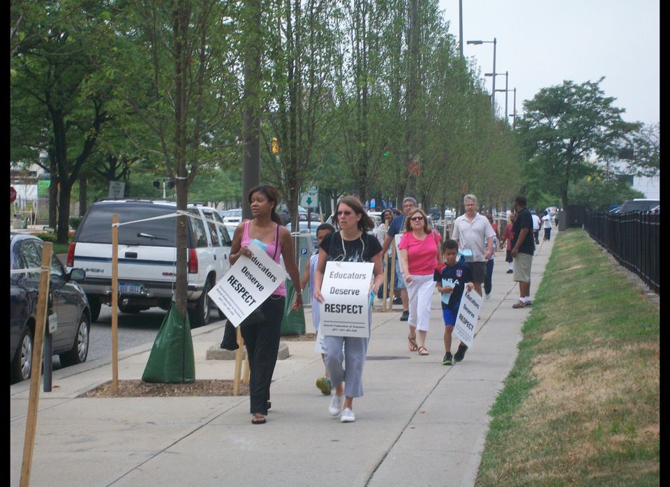 AFT Members Rally For Detroit Teachers