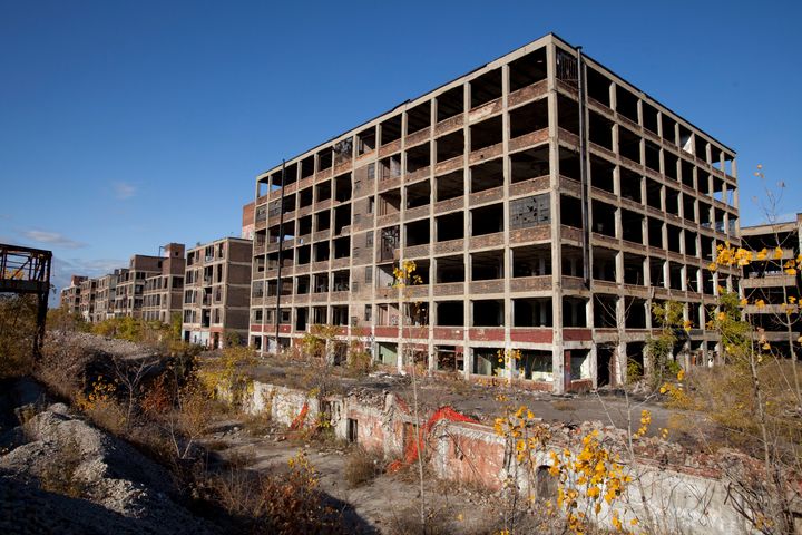 Description 1 Western part of the abandoned Packard Automotive Plant in Detroit, Michigan. | Source | Author Albert duce | Date 2009- ... 
